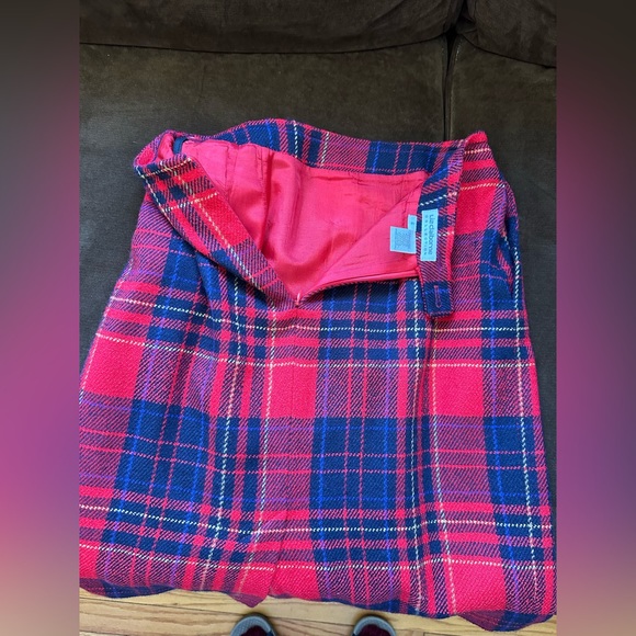 Liz Claiborne Beautiful Plaid Colors Red Black Blue Midi Skirt SZ 6 Zip In Back - Picture 8 of 12